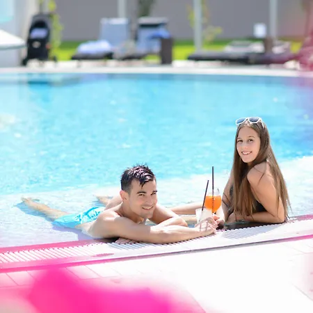 Aura Adults Only 4* バラトンフレド