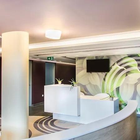 Aura Adults Only بالاتونفوريد