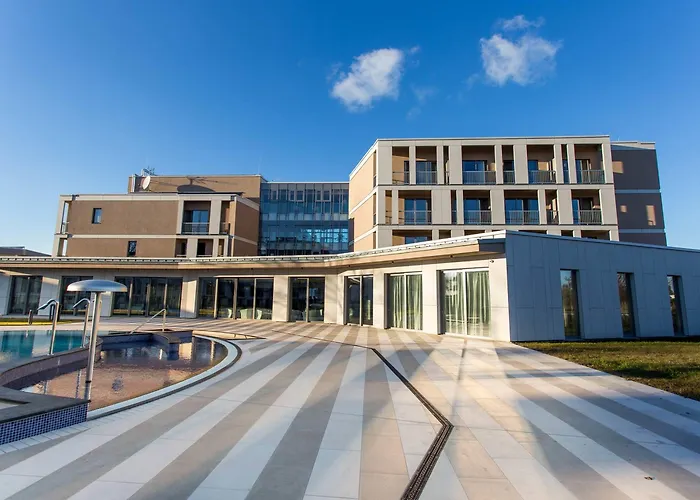 Aura Adults Only バラトンフレド